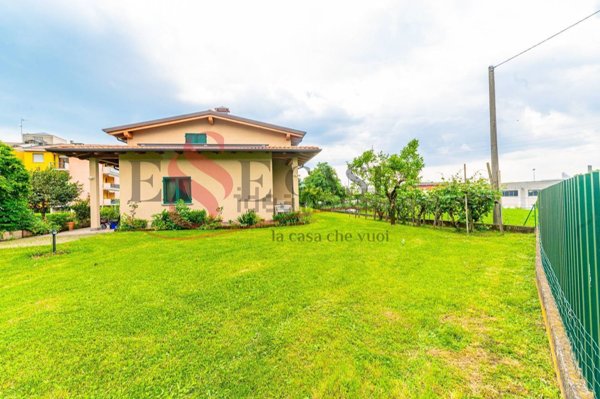 casa indipendente in vendita a Nembro