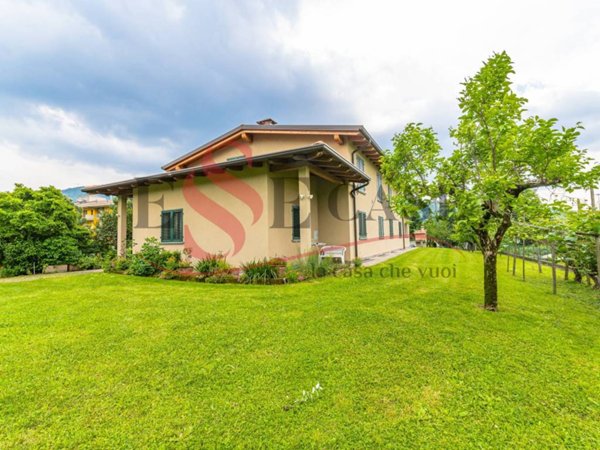 casa indipendente in vendita a Nembro