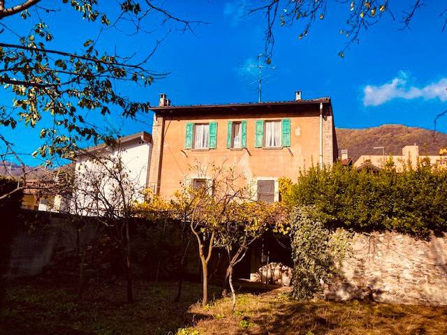 casa indipendente in vendita a Nembro