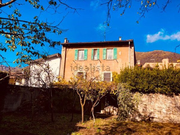 casa indipendente in vendita a Nembro
