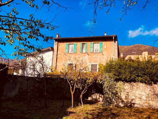 casa indipendente in vendita a Nembro