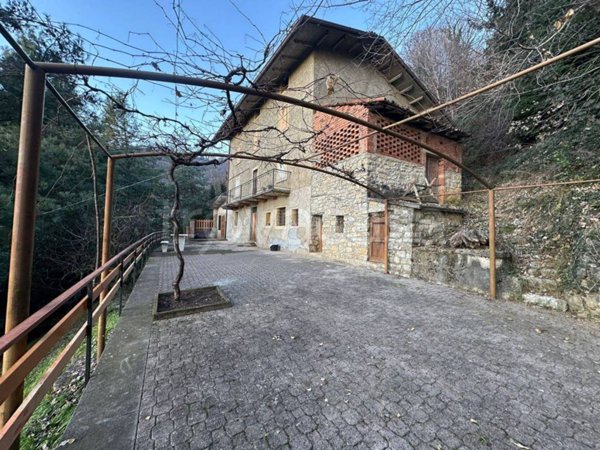casa indipendente in vendita a Nembro