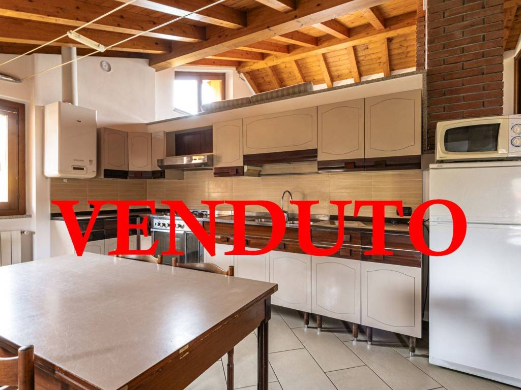 appartamento in vendita a Nembro in zona Lonno