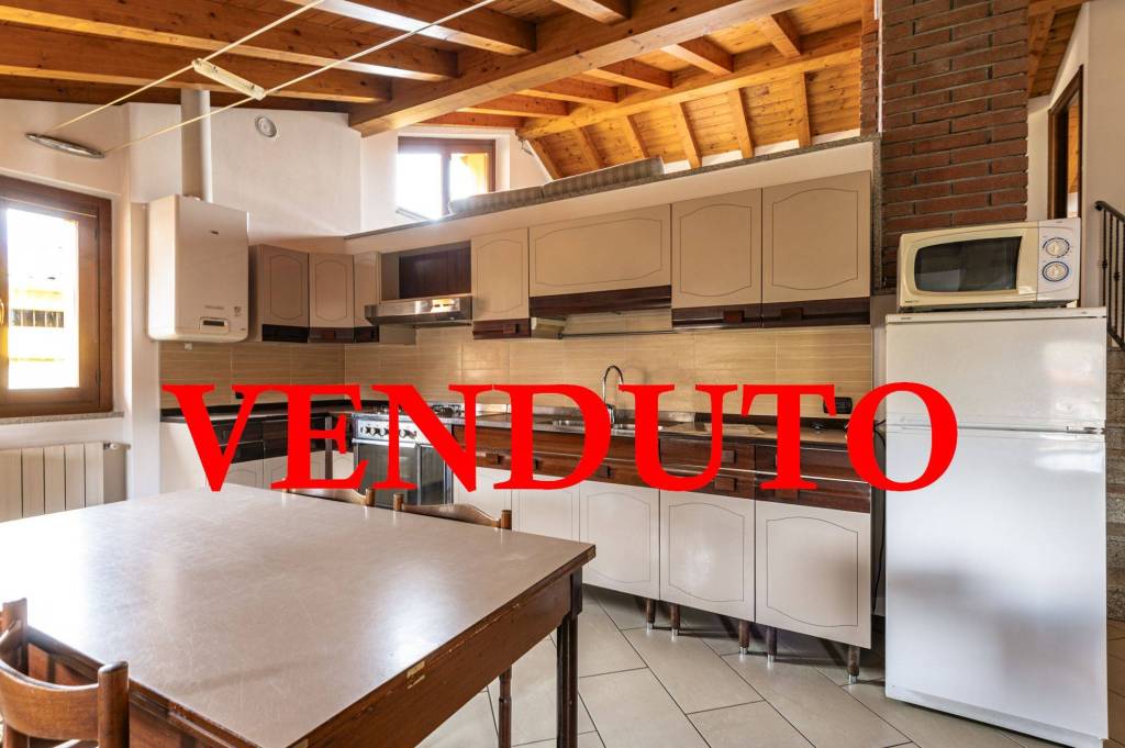 appartamento in vendita a Nembro in zona Lonno