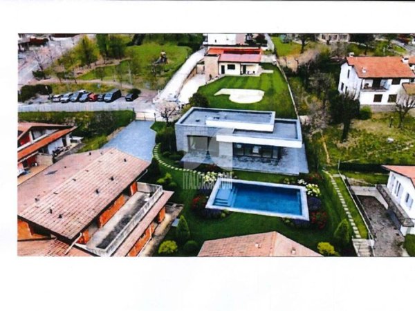 casa indipendente in vendita a Nembro in zona Gavarno