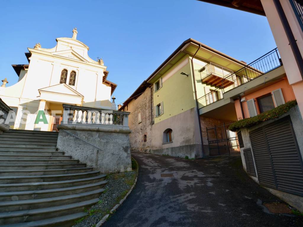 casa indipendente in vendita a Nembro in zona Gavarno