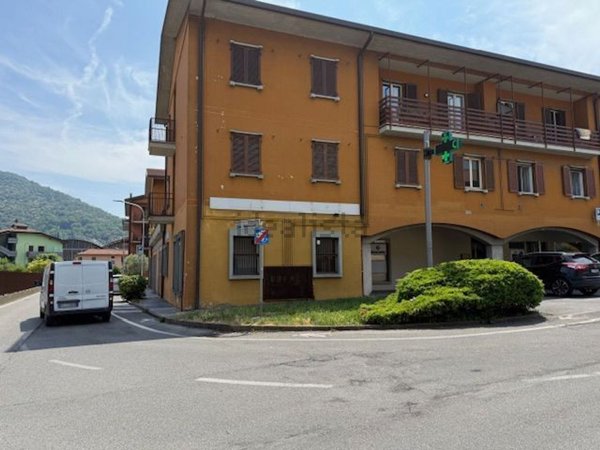 locale di sgombero in vendita a Nembro
