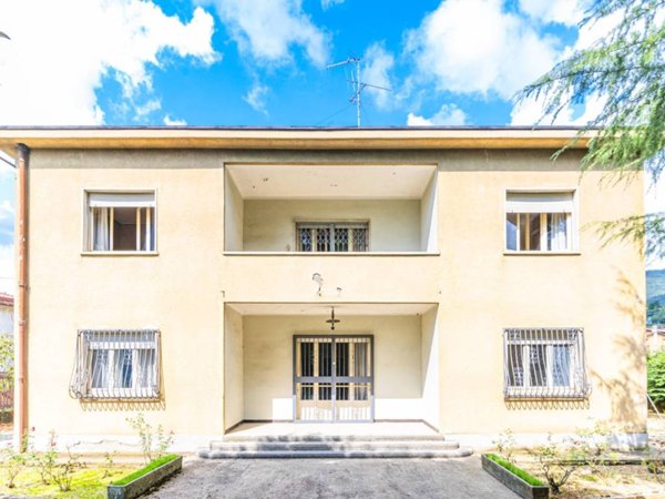 casa indipendente in vendita a Nembro