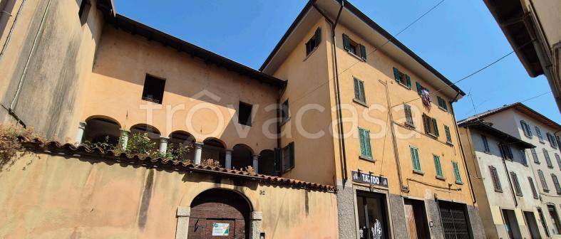 appartamento in vendita a Nembro in zona Gavarno