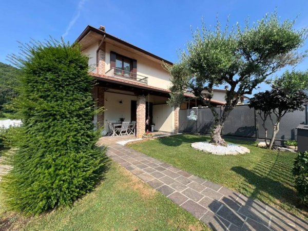 casa indipendente in vendita a Nembro