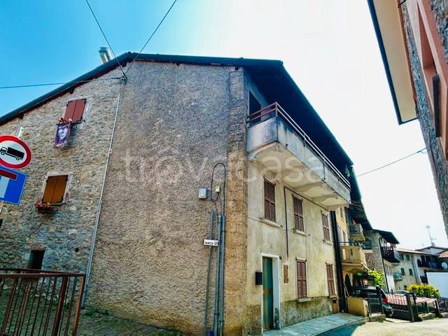 casa indipendente in vendita a Nembro in zona Lonno