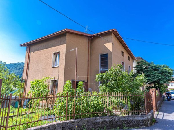 casa indipendente in vendita a Nembro