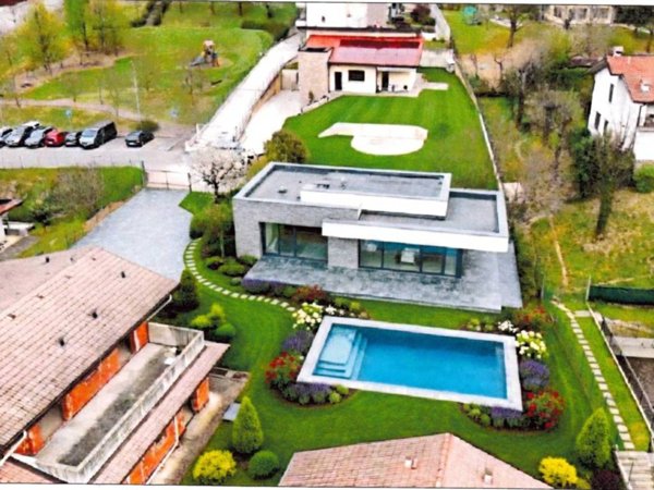 casa indipendente in vendita a Nembro