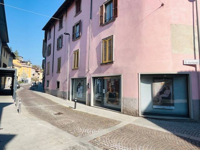 intera palazzina in vendita a Nembro in zona Gavarno