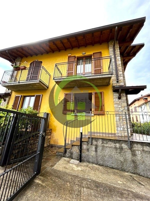 casa indipendente in vendita a Nembro