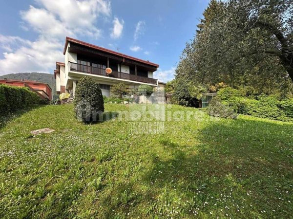 casa indipendente in vendita a Nembro in zona Gavarno