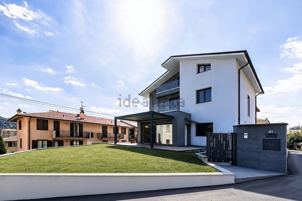 casa indipendente in vendita a Nembro