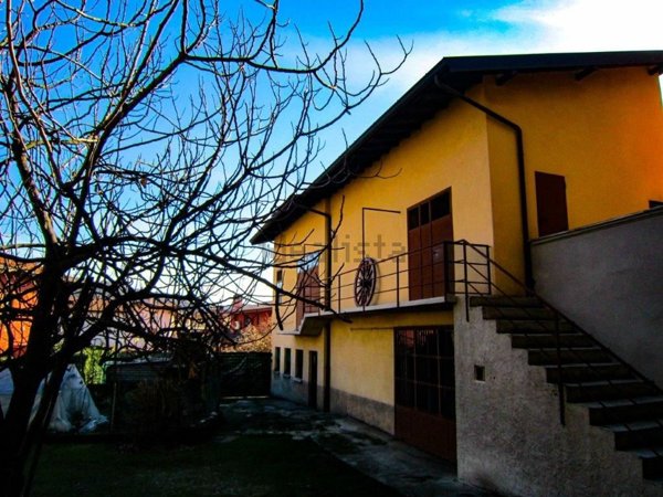casa indipendente in vendita a Nembro