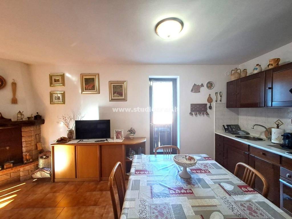 appartamento in vendita ad Oltre il Colle in zona Zambla Alta