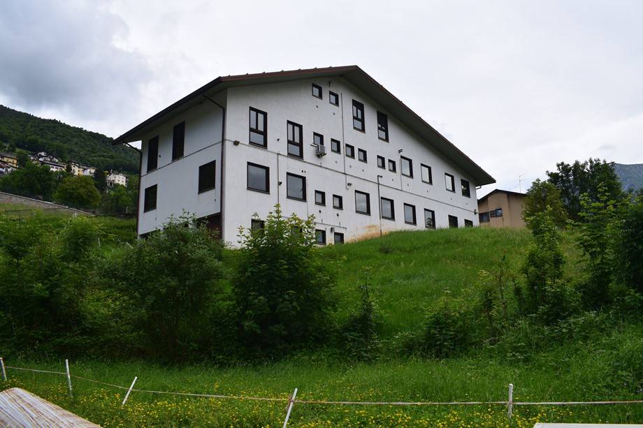negozio in vendita ad Oltre il Colle