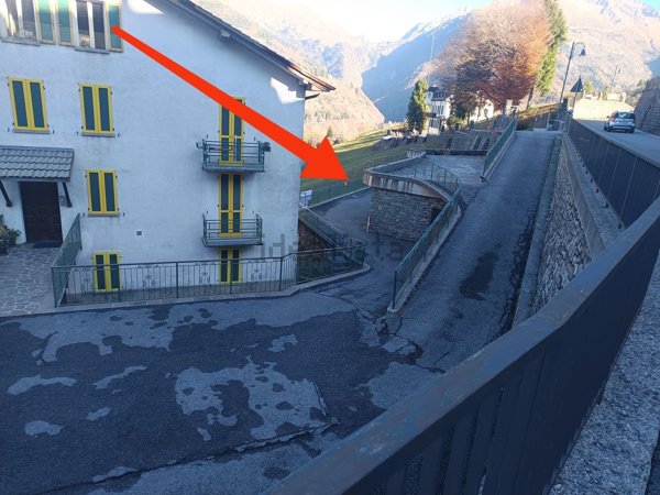 locale di sgombero in vendita ad Oltre il Colle