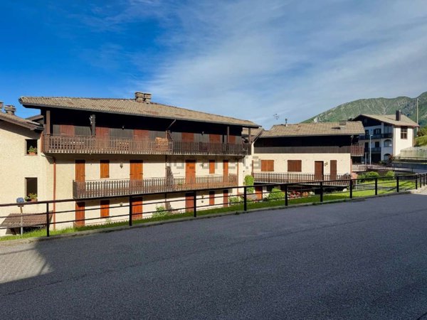 appartamento in vendita ad Oltre il Colle in zona Zambla Alta