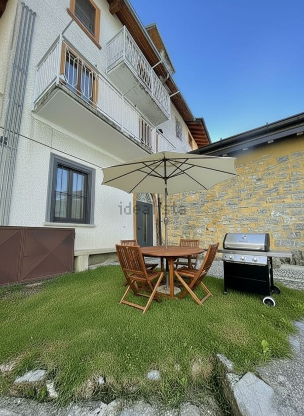 casa indipendente in vendita ad Oltre il Colle in zona Zambla Alta