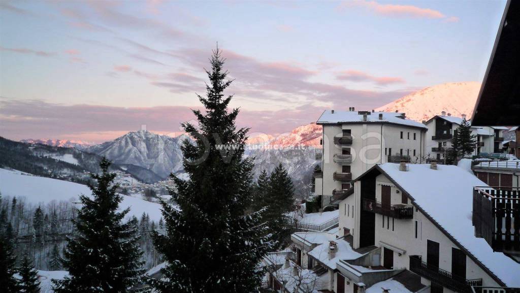 appartamento in vendita ad Oltre il Colle in zona Zambla Alta