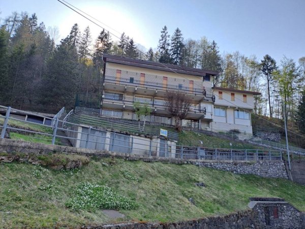 intera palazzina in vendita ad Oltre il Colle