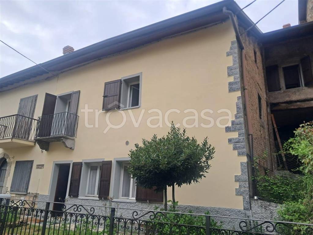 casa indipendente in vendita ad Oltre il Colle in zona Zorzone