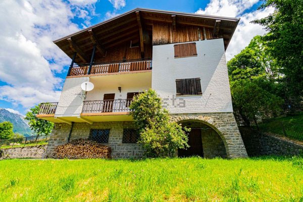 casa indipendente in vendita ad Oltre il Colle in zona Zambla Alta