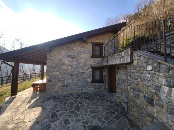 casa indipendente in vendita ad Oltressenda Alta in zona Spinelli