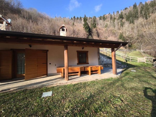 casa indipendente in vendita ad Oltressenda Alta in zona Spinelli