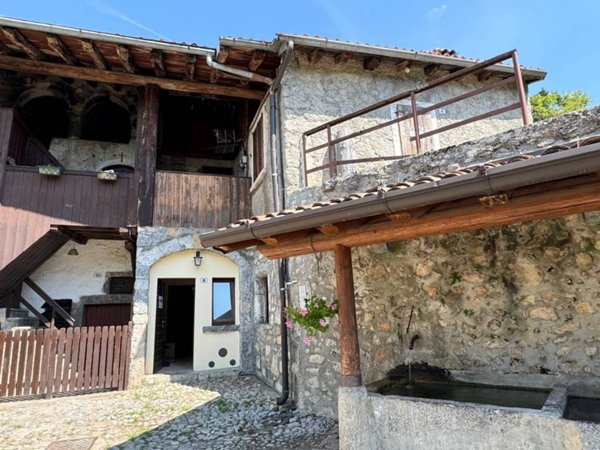 casa indipendente in vendita ad Oltressenda Alta in zona Dosso