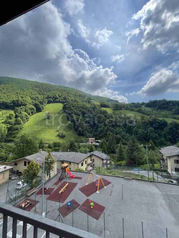 appartamento in vendita ad Oneta in zona Scullera