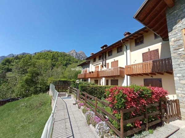 appartamento in vendita ad Oneta in zona Cantoni