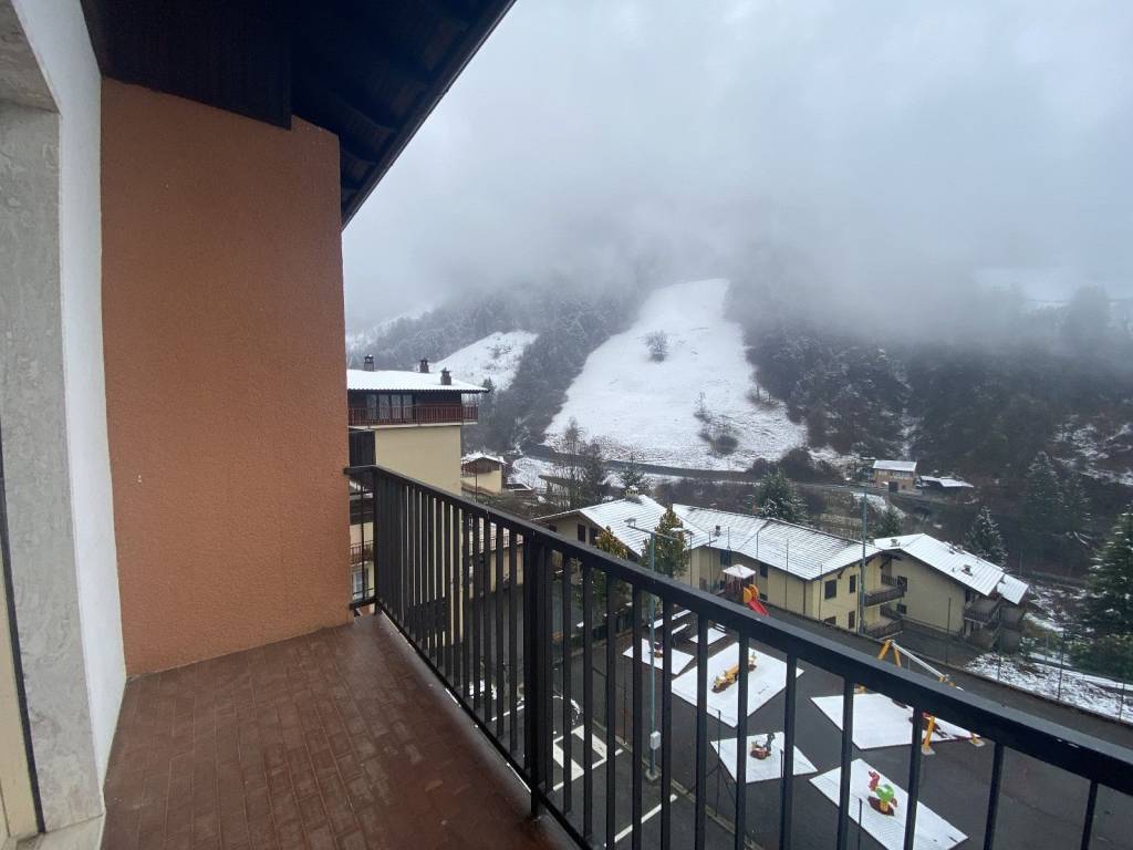 appartamento in vendita ad Oneta in zona Scullera