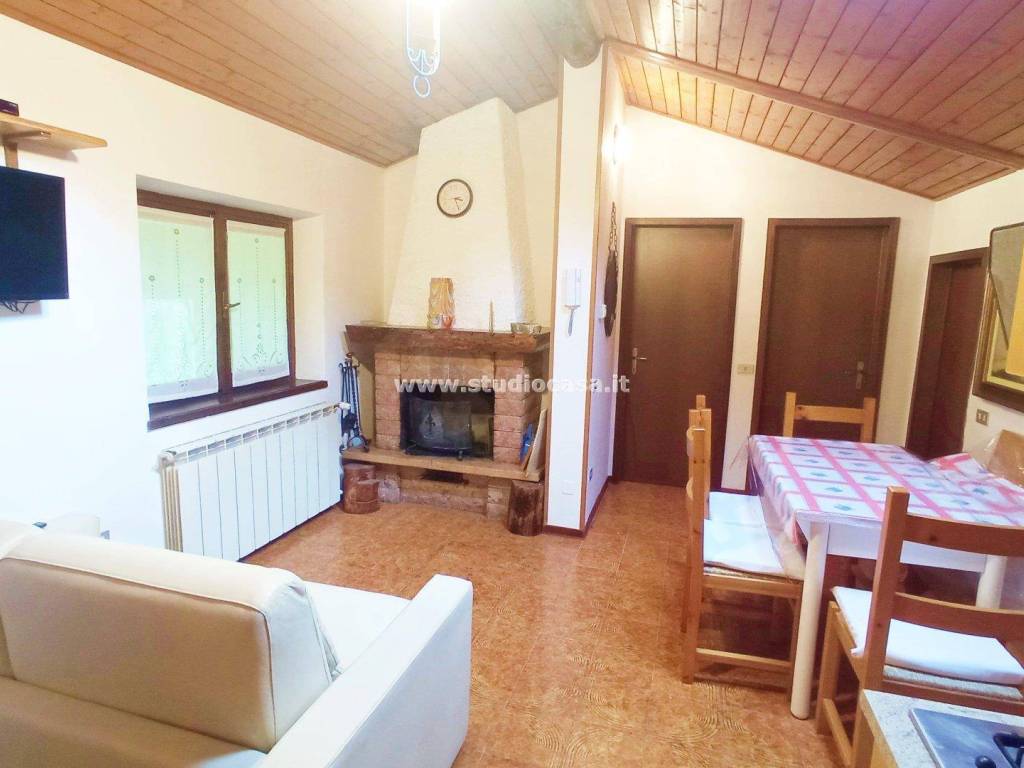 appartamento in vendita ad Oneta in zona Scullera