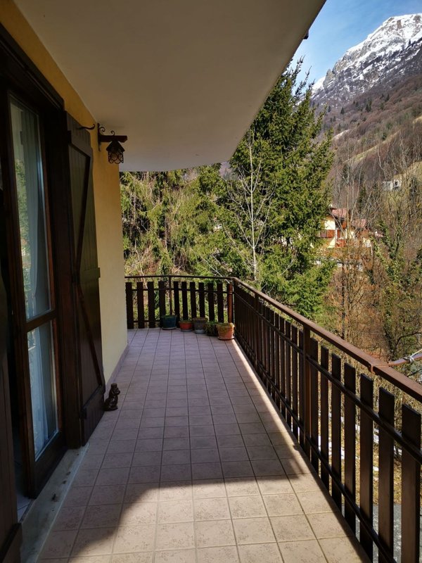 appartamento in vendita ad Oneta in zona Scullera