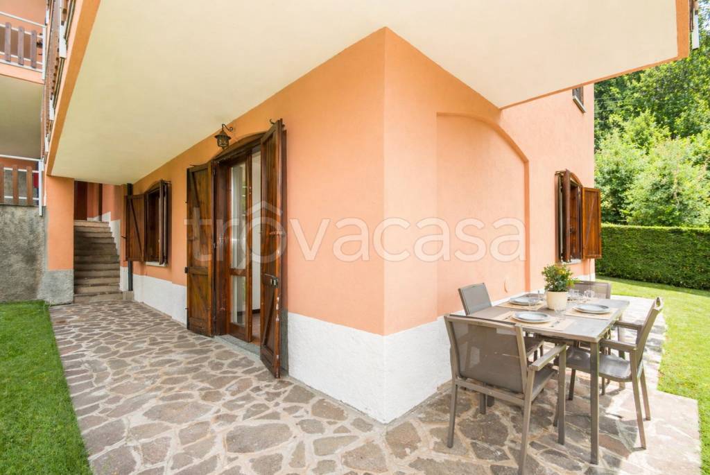 appartamento in vendita ad Oneta in zona Scullera