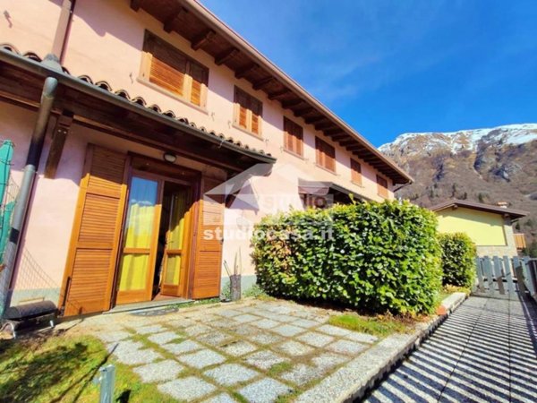 casa indipendente in vendita ad Oneta