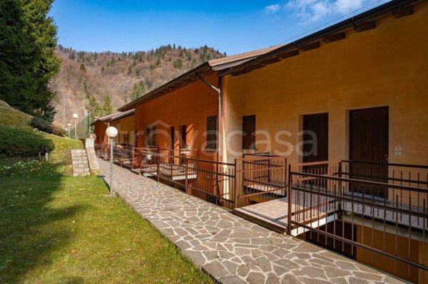 appartamento in vendita ad Oneta in zona Scullera