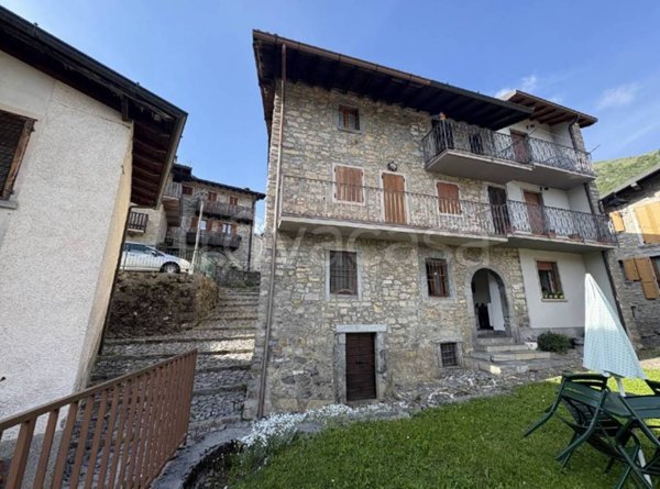 casa indipendente in vendita ad Oneta in zona Cantoni