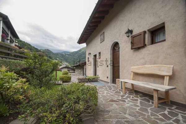 appartamento in vendita ad Oneta in zona Scullera
