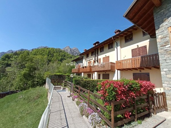 appartamento in vendita ad Oneta in zona Scullera