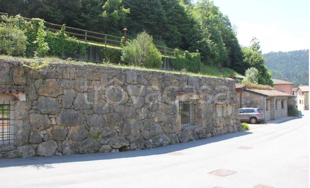 locale commerciale in vendita ad Onore