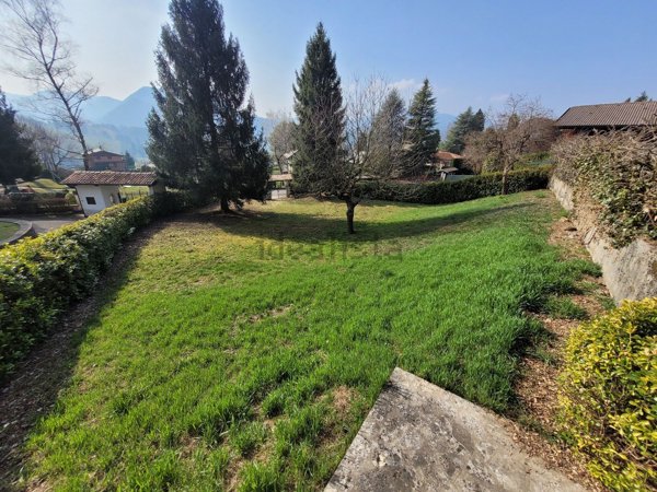 villa in vendita ad Onore