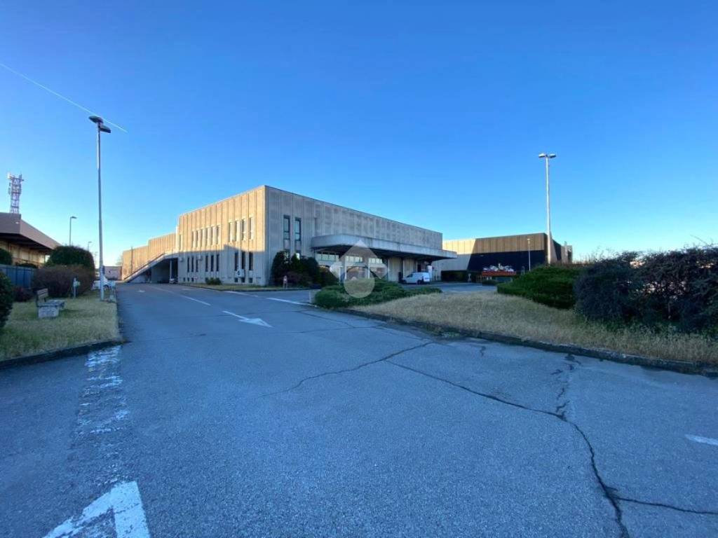 locale commerciale in vendita ad Orio al Serio