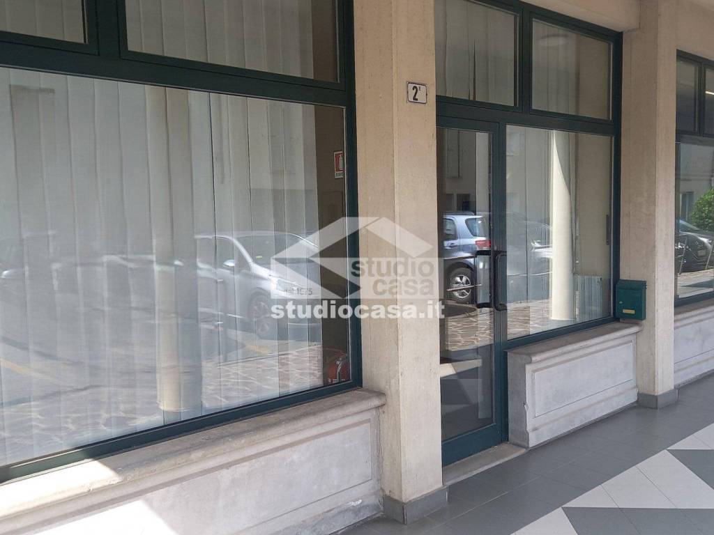 negozio in vendita ad Orio al Serio
