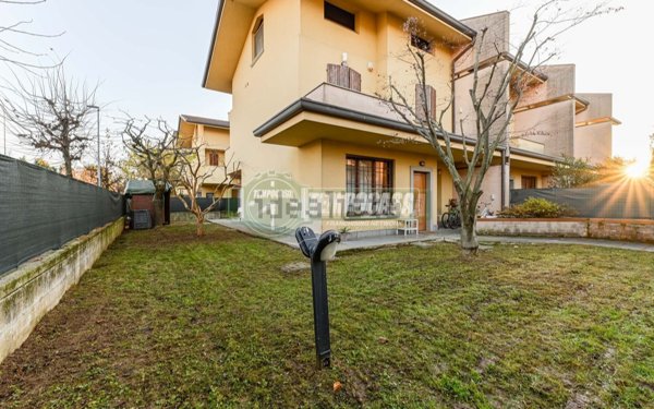 casa indipendente in vendita ad Orio al Serio